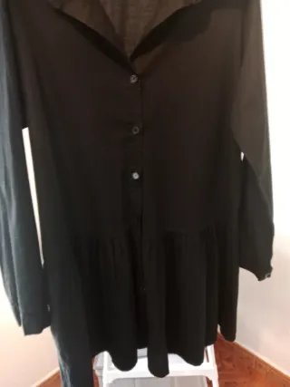 Vestido negro con botones