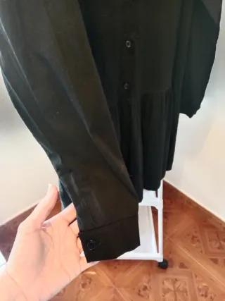 Vestido negro con botones