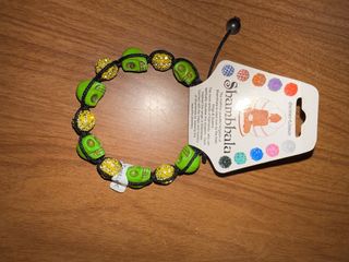 Pulsera Shambala Calaveras Verdes y Bolas Brillant