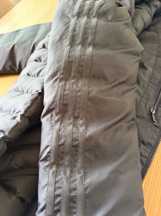 Chaqueta Adidas acolchada negra