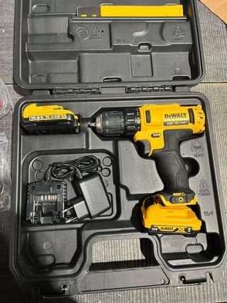 Taladro atornillador inalámbrico DEWALT DCD710D2