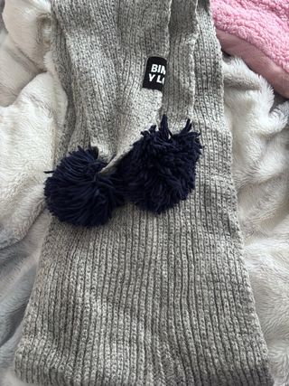 Bufanda Bimba y Lola Gris Pompones