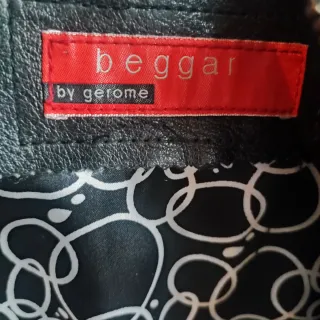 Cazadora de piel negra