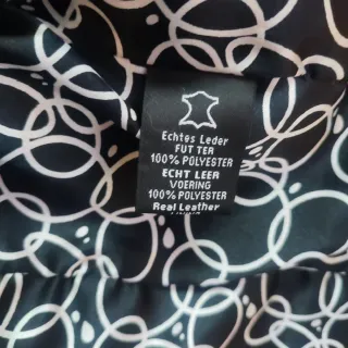 Cazadora de piel negra