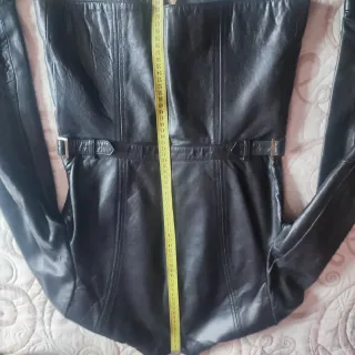 Cazadora de piel negra