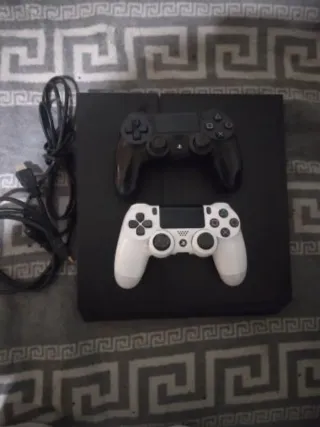 PS4 (PlayStation 4) + 2 Mandos