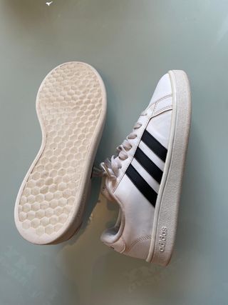Zapatillas Adidas Blancas, talla 40 en buen estado