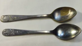 Pareja cucharitas antiguas decoradas
