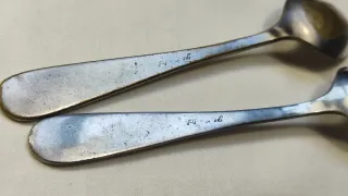 Pareja cucharitas antiguas decoradas