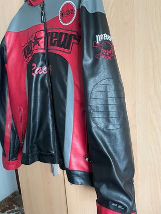 Chaqueta de cuero No Fear Negra y Roja
