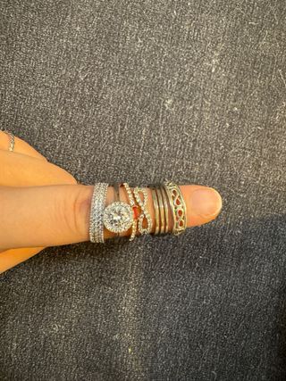 Lote de Anillos Dorados y Plateados