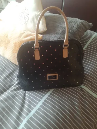 Bolso Guess Negro y Beige