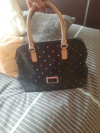 Bolso Guess Negro y Beige