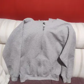 Sudadera con capucha gris