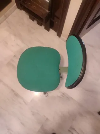 Silla de escritorio con ruedas