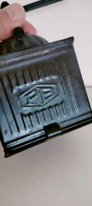 Macinino da caffè antico