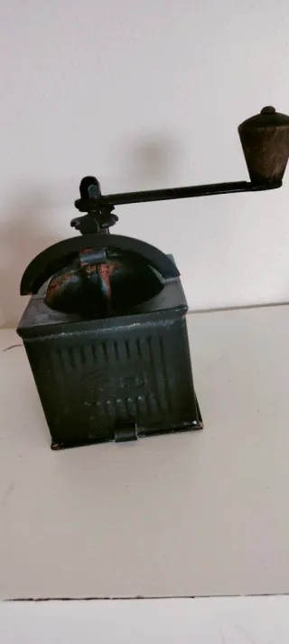 Macinino da caffè antico