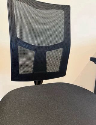 Silla ergonómica de oficina negra