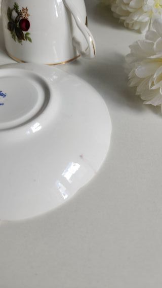 Taza de té y platillo de porcelana inglesa