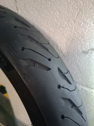Michelin Road 6 110/80 ZR19 Rueda Moto