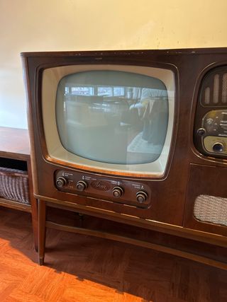 Mueble Vintage TV Radio Años 50