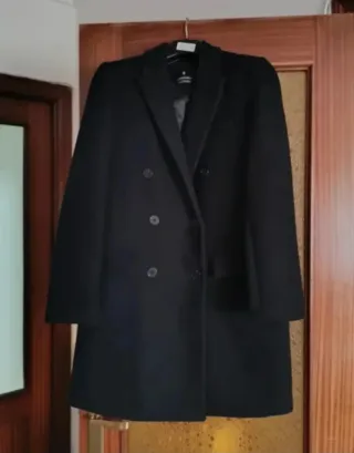 Abrigo negro Stradivarius Talla M