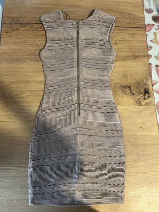 Vestido ajustado y 2 Crop Tops de GUESS