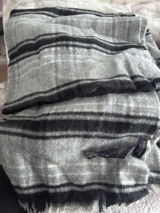 Bufanda Zara a rayas gris y negro