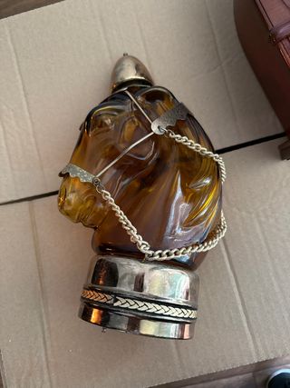 Botella de cristal con forma de caballo