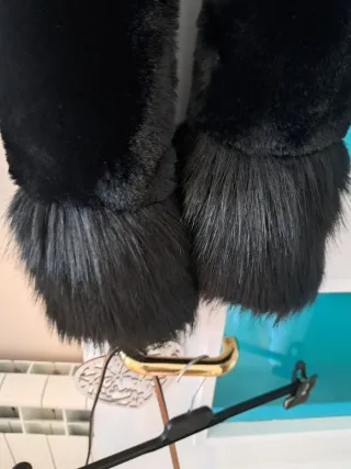 Bufanda negra con pelo