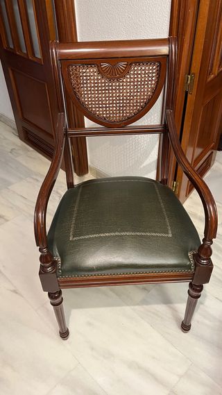 Sillón antiguo madera y cuero