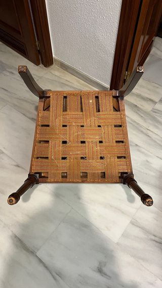 Sillón antiguo madera y cuero