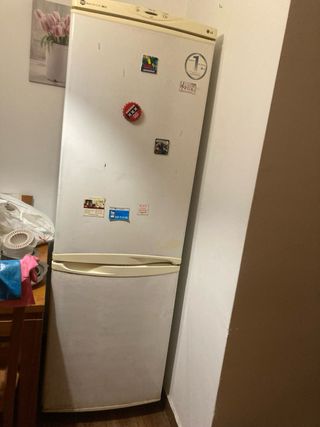 Regalo 2 Neveras blancas con congelador