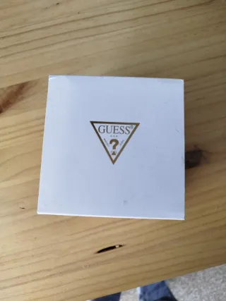 Reloj Guess Dorado y Blanco Seminuevo