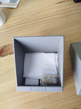 Reloj Guess Dorado y Blanco Seminuevo