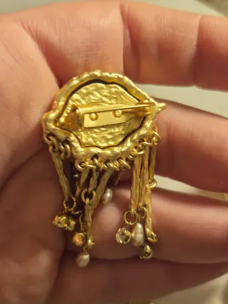 Spilla occhio dorato con perle e cristalli