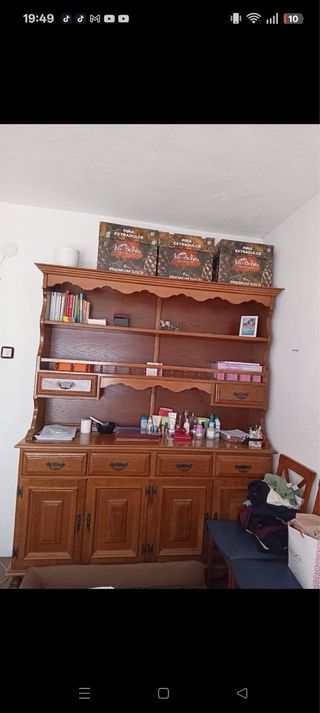 Armario de madera marrón