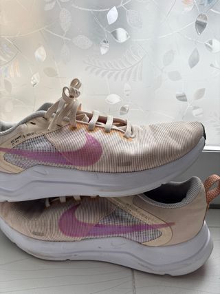Zapatillas Nike Mujer Beige y Rosa