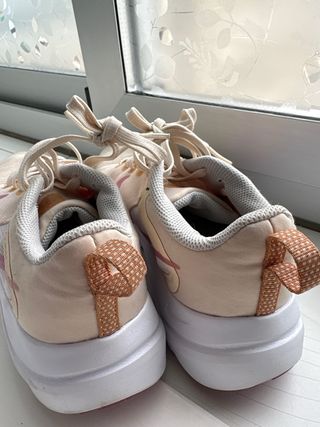 Zapatillas Nike Mujer Beige y Rosa