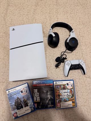 Playstation 5 con controller, cuffie, 3 giochi e scatola
