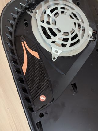 PS5 Digital + SSD 1TB + 2 Mandos + Carga-mandos