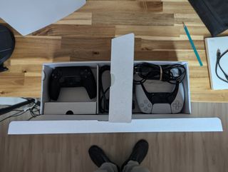 PS5 Digital + SSD 1TB + 2 Mandos + Carga-mandos