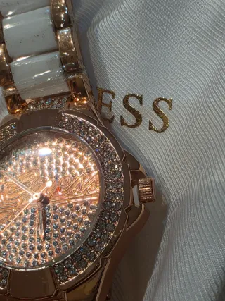 Reloj Guess Dorado y Blanco
