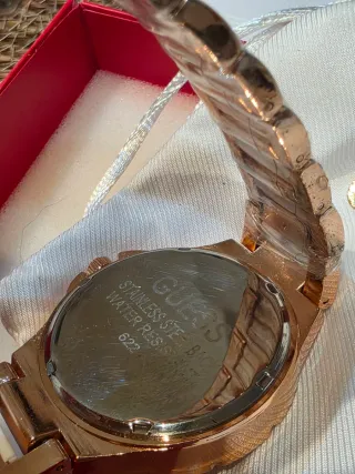 Reloj Guess Dorado y Blanco