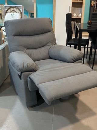 SOFA RECLINABLE COMODO EN GRIS NUEVO ANTIMANCHAS