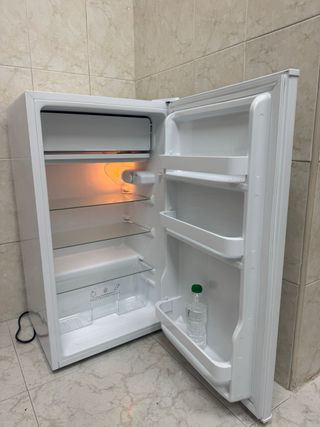 Nevera OK. Nueva con congelador