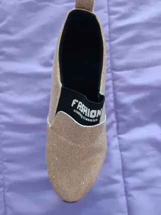 Zapatillas doradas mujer