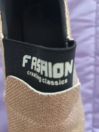 Zapatillas doradas mujer