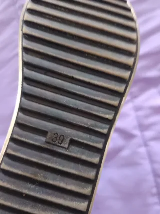 Zapatillas doradas mujer