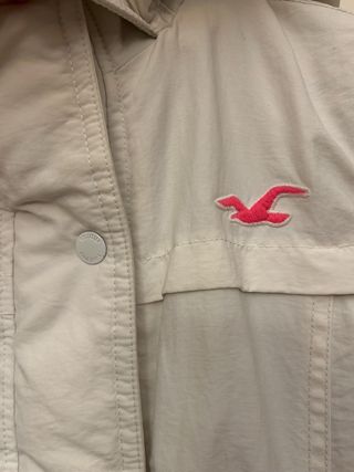 Abrigo Hollister All-Weather blanco y rosa XS